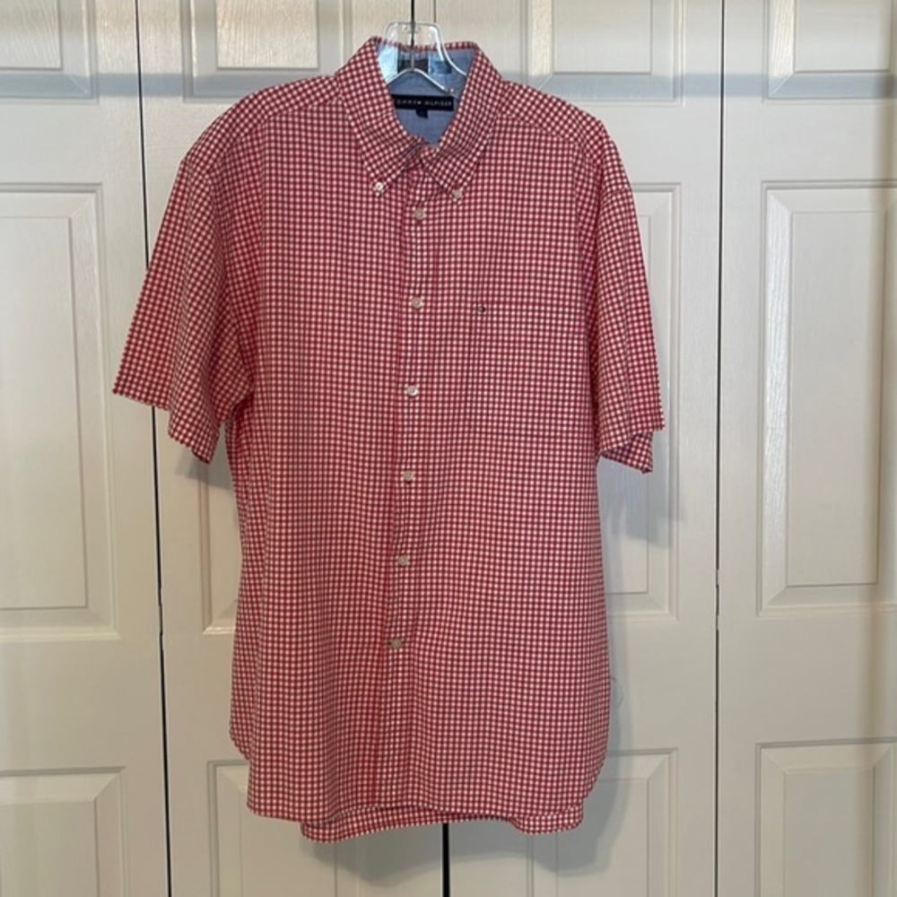 Tommy Hilfiger men’s short sleeve‎ button down dress shirt, preowned